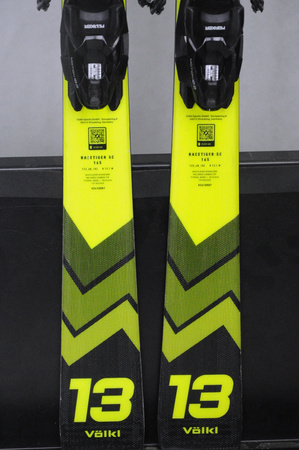 NARTY UŻYWANE VOLKL RACETIGER SC 24/25 + VMotion 10 165 cm NRC64