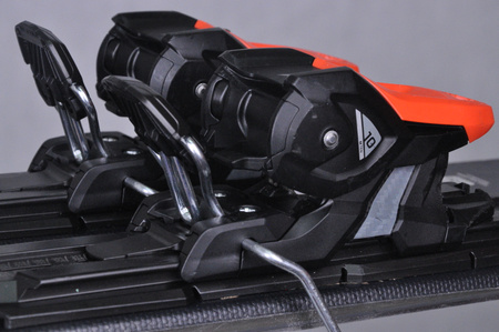 NARTY UŻYWANE ATOMIC REDSTER SC + M10 23/24 154 cm NRC475