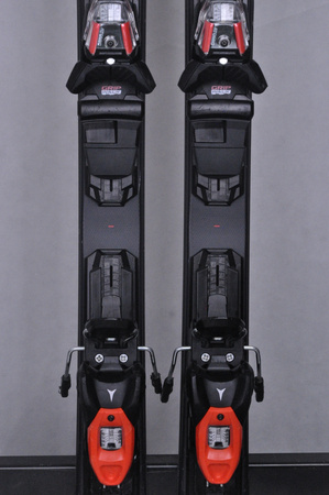 NARTY UŻYWANE ATOMIC REDSTER RX + M10 23/24 149 cm NRC1063