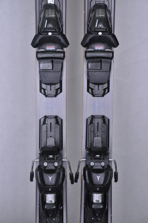 NARTY UŻYWANE REDSTER Q5 + M10 22/23 161 cm NRC590