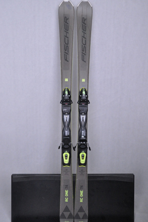 NARTY UŻYWANE FISCHER RC ONE 74 22/23 + RS10 167 cm NRC1024