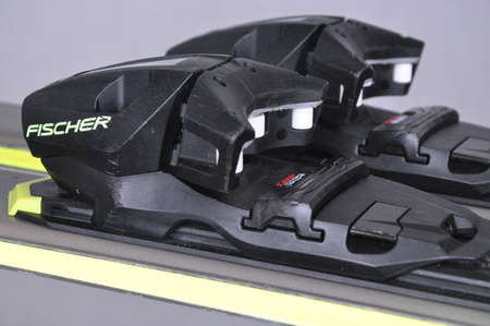 NARTY UŻYWANE FISCHER RC ONE 74 22/23 + RS10 167 cm NRC1024