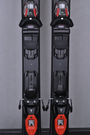 NARTY UŻYWANE ATOMIC REDSTER SC + M10 23/24 154 cm NRC471