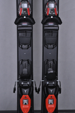 NARTY UŻYWANE ATOMIC REDSTER SC + M10 23/24 154 cm NRC470