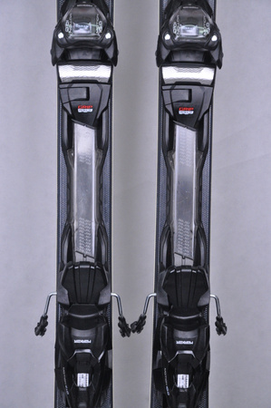 NARTY UŻYWANE VOLKL RACETIGER SRC + Motion 10 24/25 173 cm NRC230