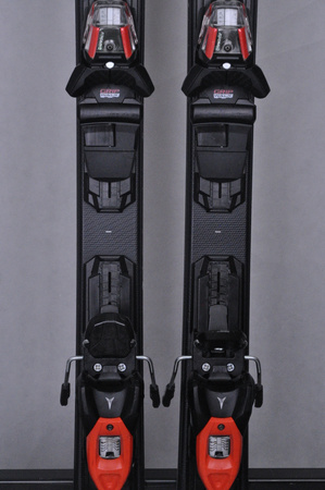 NARTY UŻYWANE ATOMIC REDSTER SC + M10 23/24 154 cm NRC479