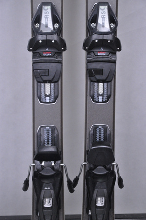 NARTY UŻYWANE FISCHER RC ONE 68 LITE + RS9 143 cm NRC634