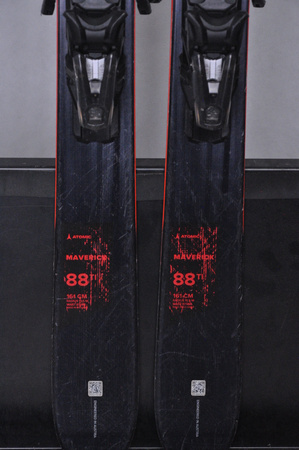 NARTY UŻYWANE ATOMIC MAVERICK 88 Ti + Strive 13 22/23 161 cm NRC596