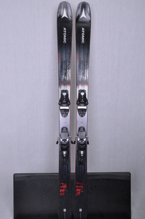 NARTY UŻYWANE ATOMIC MAVERICK 88 Ti + Strive 13 22/23 169 cm NRC599