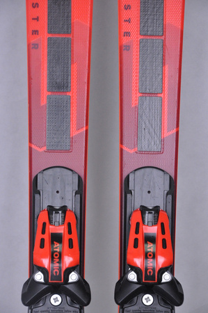 NARTY UŻYWANE ATOMIC REDSTER S8 + X12 GW 23/24 149 cm NRC141