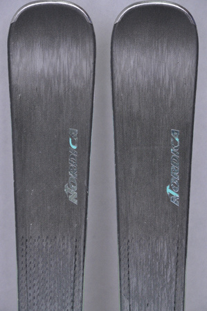 NARTY UŻYWANE NORDICA BELLE 72 DC 24/25 + TP2 11 150 cm NRC619