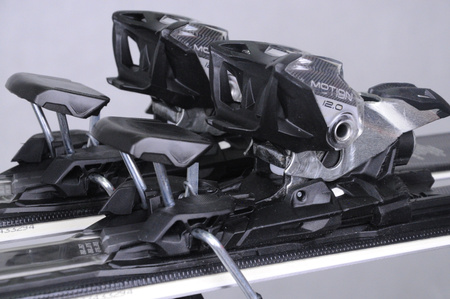 NARTY UŻYWANE VOLKL RACETIGER SC 23/24 + VMotion 12 153 cm NRC332