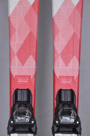 NARTY UŻYWANE VOLKL DEACON 7.2 + FTD 10 21/22 144 cm NRC1151