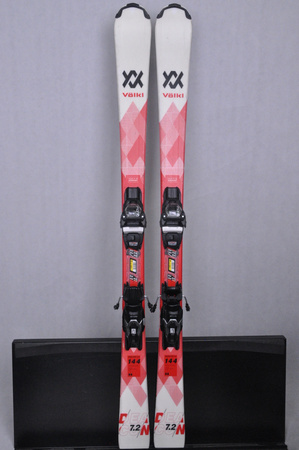 NARTY UŻYWANE VOLKL DEACON 7.2 + FTD 10 21/22 144 cm NRC1151