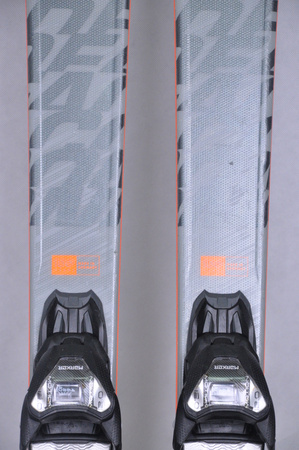 NARTY UŻYWANE VOLKL DEACON 75 + Motion 12 23/24 161 cm NRC125