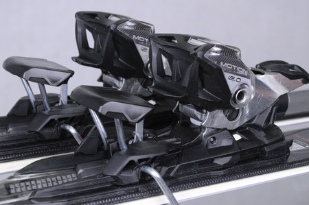 NARTY UŻYWANE VOLKL RACETIGER SC 23/24 + VMotion 12 172 cm NRC339
