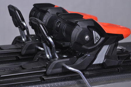 NARTY UŻYWANE ATOMIC REDSTER SC + M10 23/24 175 cm NRC490