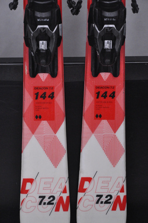 NARTY UŻYWANE VOLKL DEACON 7.2 + FTD 10 21/22 144 cm NRC1151
