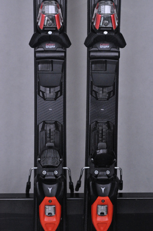 NARTY UŻYWANE ATOMIC REDSTER SC + M10 23/24 140 cm NRC459