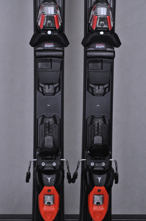 NARTY UŻYWANE ATOMIC REDSTER SC + M10 23/24 154 cm NRC463