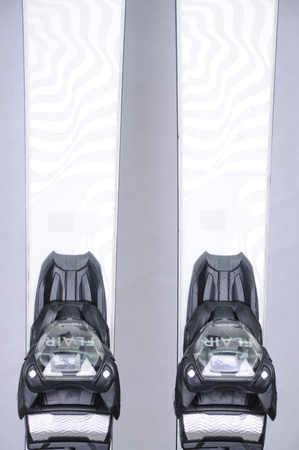 NARTY UŻYWANE VOLKL FLAIR SC 23/24 + Marker VMOTION 11 153 cm NRC288