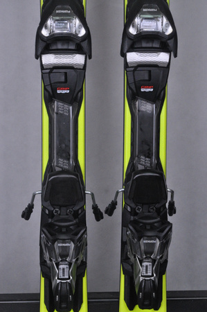 NARTY UŻYWANE VOLKL RACETIGER SC 23/24 + VMotion 12 148 cm NRC340