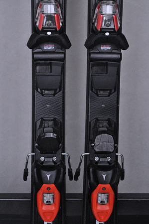 NARTY UŻYWANE ATOMIC REDSTER SC + M10 23/24 140 cm NRC457