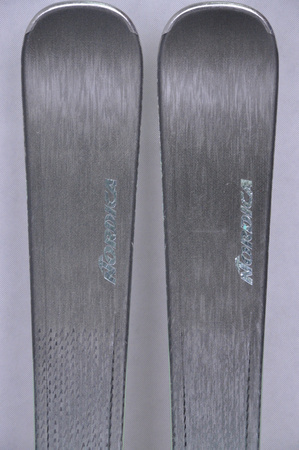 NARTY UŻYWANE NORDICA BELLE 72 DC 24/25 + TP2 11 150 cm NRC620