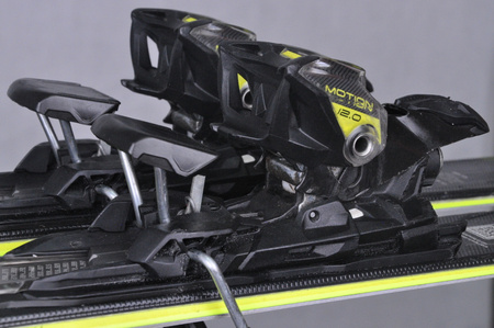 NARTY UŻYWANE VOLKL RACETIGER SC 24/25 + VMotion 12 165 cm NRC832