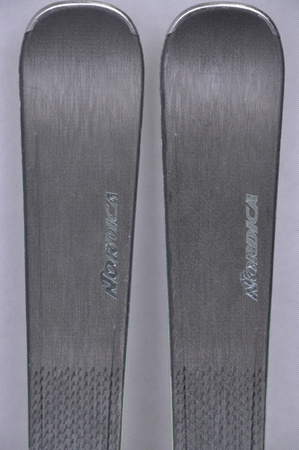 NARTY UŻYWANE NORDICA BELLE 72 DC 24/25 + TP2 11 162 cm NRC622
