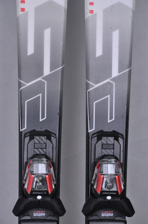 NARTY UŻYWANE ATOMIC REDSTER SC + M10 23/24 140 cm NRC460